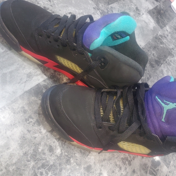 Jordan Air 5 Retro - Picture 2 of 5